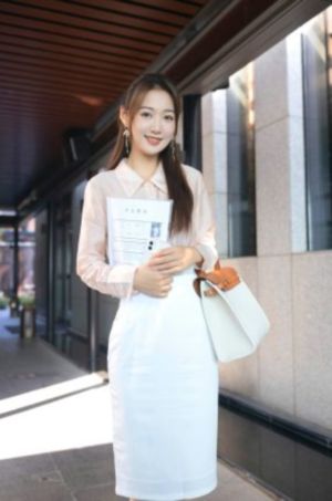 女人趴到床脱了内裤打光屁股视频_4K日韩免费观看