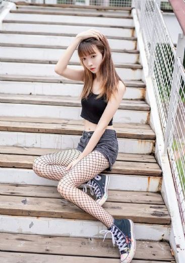 嫣的腿夹住了佟的头_超清动漫免费观看
