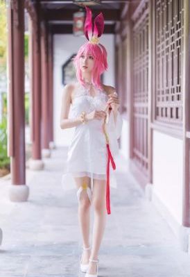 亲嘴伸进内衣揉胸口激烈软件_BD超清在线观看